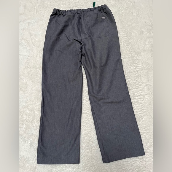 FIGS men’s scrub pants - Picture 2 of 3
